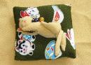手作りにゃんこプチぬいぐるみ(黄・緑)